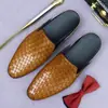 [Pré-Venda Fora de Estoque] Sapatos Slip-On Fechados em Couro Genuíno para Homens, Sandálias Preguiçosas de Couro Bovino Respirável Trançadas para o Verão para Homens