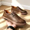 Populares zapatos de hombre ligeros de suela blanda, nuevos zapatos casuales de hombre Otoño 2026, zapatillas versátiles de moda y zapatos de piel