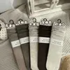 [Nova Coleção de Outono] Meias femininas, estilo retrô outono/inverno, respiráveis e versáteis, design coreano, perfeitas com sandálias Birkenstock, comprimento até a panturrilha, e um design moderno com babados