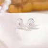 Pendientes de Flor de Nácar Blanco de Plata de Ley S925 Yiluyin, Versátiles y Elegantes, Estilo Coreano, Pequeños, Modernos y Exquisitos Pendientes para el Día a Día