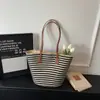 Nova Moda Listrada Bolsa de Palha Tecida para o Dia a Dia Grande Capacidade Bolsa de Ombro Único Feminina Bolsa de Mão para Praia Bolsa Tote para Férias na Beira-Mar