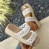 Sandálias femininas estilo floresta, com trançado vazado e sola grossa, sandálias de tira dupla que aumentam a altura disponíveis em duas cores, adequadas para férias na praia, tamanhos grandes em estoque