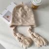 Otoño e invierno Nuevo gorro Lei Feng tejido para mujer, cálido, con protección para las orejas, lindo, con puntera, hecho a mano, tejido, con borla, de lana