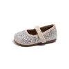 Zapatos casuales de suela blanda para niños 2025 Verano Nuevo estilo Zapatos para caminar para niños pequeños Zapatos de moda de princesa con diamantes de imitación para niñas Zapatos de cuero