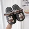 Pantuflas cálidas de conejo lindas estilo coreano con suelas suaves para mujer, pantuflas planas mullidas de invierno para interior, medias pantuflas de punta cerrada