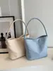 Bolsa de tela de nailon portátil estilo coreano para mujer Verano 2023 Nueva llegada de moda Bordada Bolso de axila Bolso cubo de un hombro todo a juego