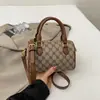 Bolsa de mão versátil com estampa vintage de alta qualidade transfronteiriça para mulheres, novo modelo 2026, bolsa de ombro de nicho de luxo leve de alta estética