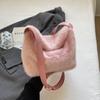 Bolso Peludo Pequeño de Moda Transfronterizo para Mujer Nuevo Bolso Cubo Peludo Texturizado de Hombro Cruzado para Mujer