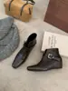 Botas de Cano Curto Novas Outono/Inverno 2026 com Bico Quadrado Francês e Fivela para Mulheres, Estilo de Nicho, Botas de Cano Curto Slip-On com Aumento Interno de Altura