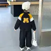 Traje Deportivo para Niños Primavera y Otoño Estilo 2026 Fresco y de Moda Pequeño Caballero Atuendo de Primavera Sudadera Deportiva Conjunto de Dos Piezas para Niños