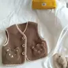 Chaleco grueso de sherpa estilo coreano para bebés niños y niñas, colección de otoño e invierno, versátil y cálido, con diseño de oso bordado, adecuado para usar como capa exterior