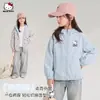 Jaqueta com Capuz Outono para Meninas 2026 Novo Estilo para Crianças Médias e Grandes Macia Fofa Doce Estilo Bainha Desfiada Patchwork Peça de Outerwear com Capuz