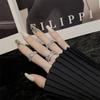 Corea del Sur Estilo Simple Moda Personalidad Anillo Hueco de Diamantes Completos Apilable para Mujer Combinación Total Sentido de Diseño de Alta Gama Venta al por Mayor en Vivo