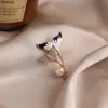 Broche Modelo Nuevo 2026 para Mujer, Broche Pequeño Antiexposición de Gama Alta, Diseño Sofisticado de Nicho, Pin de Sujeción para Ropa, Transfronterizo