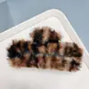 Grampo de Cabelo de Pelúcia de Alta Qualidade para Outono e Inverno com Estampa Grande de Leopardo para a Parte de Trás da Cabeça Feminina Presilha de Tubarão Moda Retro Grampo de Cabelo de Imitação de Visão