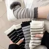 Calcetines de Punto de Media Pantorrilla con Rayas Finas, Estilo Pareja, Calcetines Calentitos Retro Holgados de Moda Ins Japoneses, Otoño e Invierno 2026