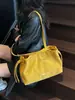 Bolso de mano elegante para mujer transfronterizo, nuevo modelo otoño 2026, bolso de mano para hombro o axila con un diseño único, adecuado para ir al trabajo