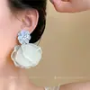 Aretes de Borla con Flor de Tela de Aguja de Plata, Estilo Vacaciones en la Playa, Aretes de Moda y Dulces, Lujo Ligero y de Alta Gama, Aretes Únicos
