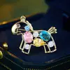 Nova Broche de Cavalo de Madeira Estiloso Zircônia Colorida Exquisita Micro-Incustada Pinos de Lapela para Terno Casaco Versátil Atacado