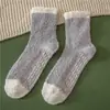 Calcetines de Piso de Invierno de Coral Fleece Retorcido de 7 Colores para Mujer de Amazon Transfronterizo al por Mayor