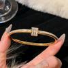 Pulsera de acero de titanio dorado para mujer, pulsera de pareja de circonita de alta calidad, pulsera de anillo liso de lujo ligero, Nuevo
