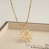 Collar de Acero de Titanio con Colgante de Sol en Espiral Dorado Minimalista de Lujo Europeo y Americano Accesorios Transfronterizos Personalizados de Acero Inoxidable