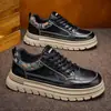 Zapatos de hombre con plataforma gruesa para aumentar la altura, nuevas zapatillas casuales versátiles de moda otoño 2026, zapatos de trabajo para deportes al aire libre