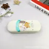 Caixa de Óculos Personalizada Estudante de Literatura e Artes Caixa para Perto Estilo Fresco Caixa de Armazenamento de Óculos Caixa de Ferro Desenho Animado Anti-pressão LOG