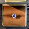 Anel de prata de lei S925 inspirado em Diana com espinélio de cobalto de 1 quilate e diamante de ovo de pombo, design de nicho, alta qualidade