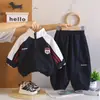 Traje para Niños Ropa de Otoño 2026 Nuevo Elegante Conjunto de Dos Piezas con Media Cremallera y Mangas Largas para Bebés y Niños Pequeños Atractivo Bebé Moderno