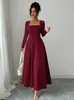 Bestseller Transfronteiriço 2026: Vestido Longo de Manga Longa com Gola Quadrada Pérola Vinho, Cintura Marcada, Valoriza a Silhueta, Elegante Vestido de Festa