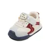 Nuevos zapatos de niña para verano 2026 nuevo modelo verano transpirables gato KT zapatillas deportivas para niños malla zapatillas de correr