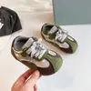Zapatillas de entrenamiento alemanas para niñas, nueva colección otoño 2026, zapatos transpirables estilo coreano, suela suave, antideslizantes, zapatillas ligeras para niños