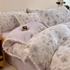 Juego de Cama de Cuatro Piezas de Terciopelo de Leche Tallado de Invierno Sábana de Cama Gruesa Cálida de Terciopelo Coral Funda de Edredón Sábana Ajustada Ropa de Cama de Cuatro Piezas