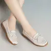 Novos Mocassins para Primavera/Verão 2026, Sola Macia, Vazado, Respirável, com Laço, Sapatos Slip-On da Moda