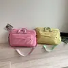 2026 Nueva Bolsa de Viaje de Negocios Color Bloque Acolchada de Algodón Portátil de Gran Capacidad para Mujer Ligera Portátil al Hombro Cruzada Bolsa para Fitness de Corta Distancia