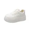 Tenis blancos de piel de vaca de primera capa con cordones y suelas de 6 cm de grosor, zapatos para aumentar la altura para mujeres petite, zapatillas deportivas casuales versátiles