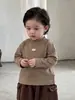 Conjunto para Niños Invierno Cálido Chaleco de Plumas Pantalones Cargo Frescos y Modernos Capa Base Conjunto de Tres Piezas Ropa Infantil Zhili