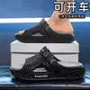 Sensação de Nuvem Leve e MaciaSandálias Masculinas 2026 Novo Estilo Sola Grossa Macias Antiderrapantes Outdoor Dirigindo Sapatos de Praia Bidirecionais