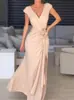 Vestido Feminino Elegante Europeu e Americano de Comércio Exterior 2024 Elegante Decote V Sem Mangas Fenda Vazada Vestido de Festa
