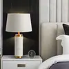 Lámpara de Mesa Pequeña Minimalista Postmoderna Nórdica de Mármol Hierro Metal para Estudio con Patrón Creativo Lámpara de Mesita de Noche de Mármol
