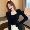 Blusa feminina de base preta, suéter de gola quadrada, manga longa, sexy, justa ao corpo, tricô estilo francês para expor a clavícula, macia e aconchegante para o outono