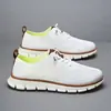 Zapatos casuales de tejido volador de venta caliente Temu, zapatos ligeros y transpirables para hombre, zapatos para caminar de verano de gran tamaño transfronterizos.