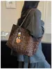 Bolso tote de leopardo transfronterizo para el día a día, nueva y moderna colección de otoño, texturizado y vintage, un bolso de hombro y un bolso de axila únicos