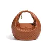 Suministro Directo de Fábrica Bolso Tejido de Hombro Único para Axila para Mujer, Bolso de Mano Simple y Versátil, Bolsa para Lonchera, Bolso Cruzado de Tendencia Nicho Tipo Bolita