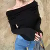 Elegante suéter de punto rosa de un solo hombro para mujer, perfecto para otoño, con un impresionante escote asimétrico y mangas largas.
