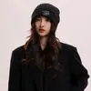Gorro de Tricô Liso de Cor Sólida para Mulheres no Inverno, Moderno e Fashion, Faz o Rosto Parecer Menor, Gorro de Lã Quente e Protetor de Orelhas