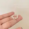 Anel Aberto Flor de Pérola Vazada Prata Feminino Luxo Acessível Anel Elegante de Ponta Anel Nicho Retro Francês