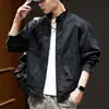 Chaqueta Harrington de Mezclilla Negra con Cuello Alto para Hombre 2026 Otoño Nueva Holgada Tallas Grandes Fresca Ropa de Abrigo para el Trabajo