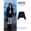 Jaqueta Azul Escuro com Ombro Normal Estilo Coco Chanel Feminina Outono 2026 Novo Conjunto de Alto Senso de Inteligência Estilo Menina Rica Top Curto